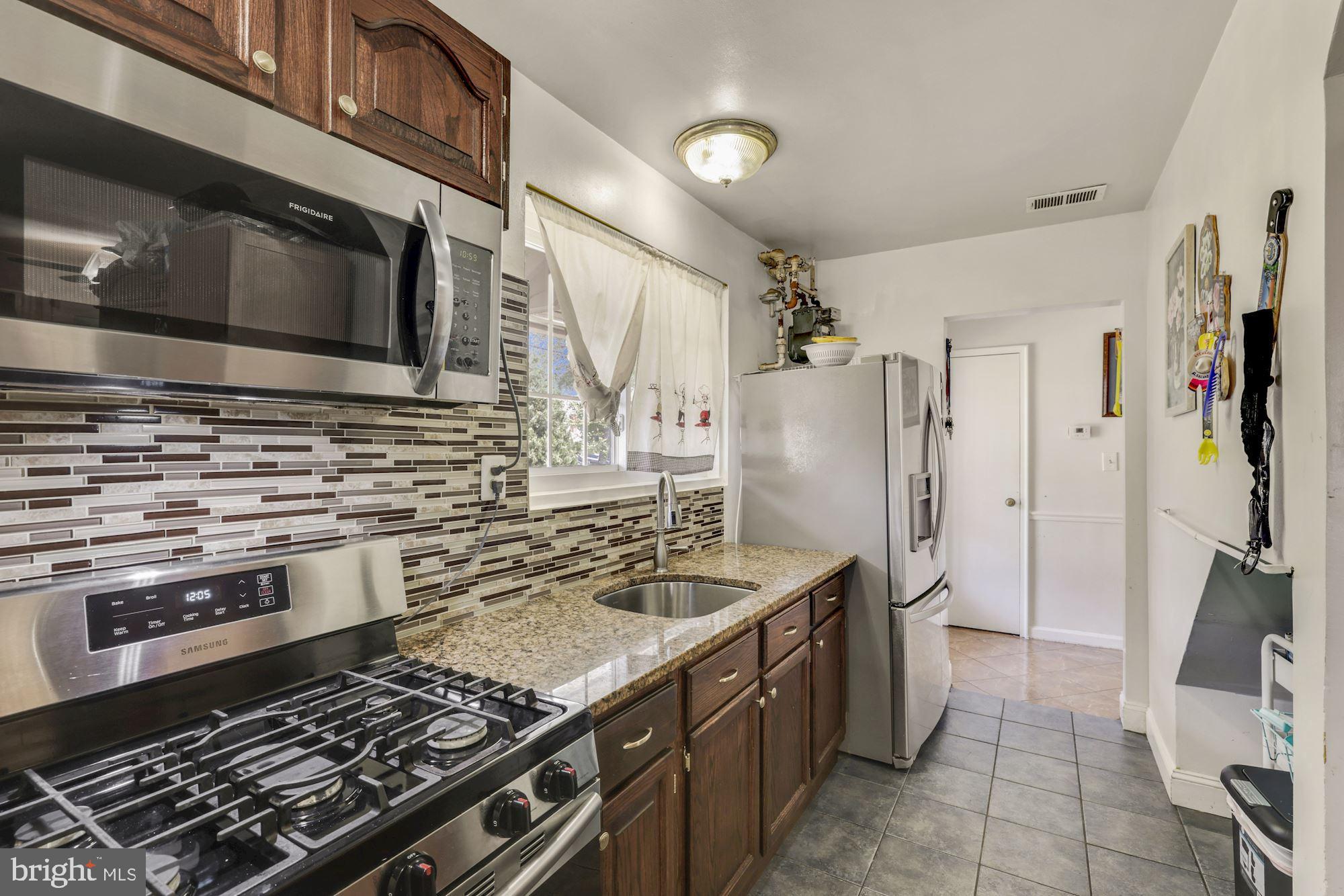 1109 Navahoe Drive Silver Spring, MD 20903 - Photo 4 of 40 Gallery Image 4
