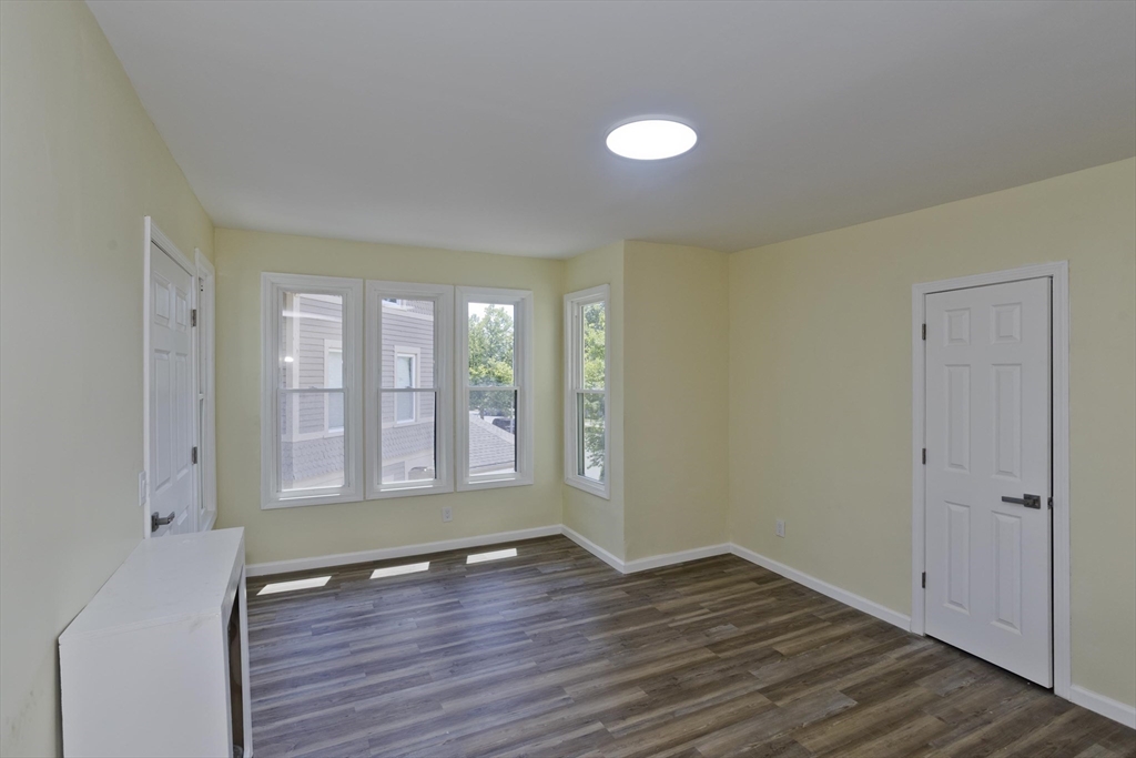 205 St James Avenue Springfield, MA 01109 - Photo 24 of 28