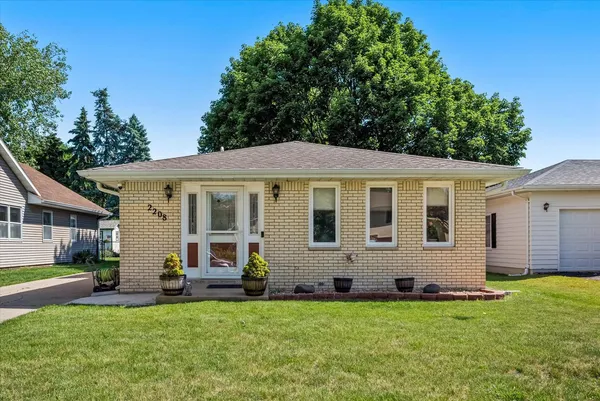 $285,000 | 2208 Greengold Street, Crest Hill, IL 60403