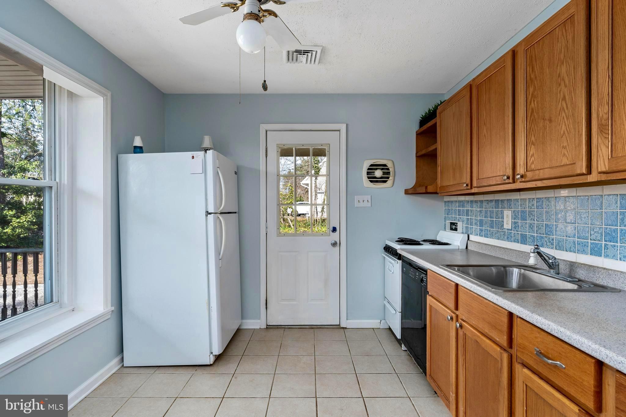 341 Larch Road Mount Laurel, NJ 08054 - Photo 7 of 21 Kitchen toward carport side door