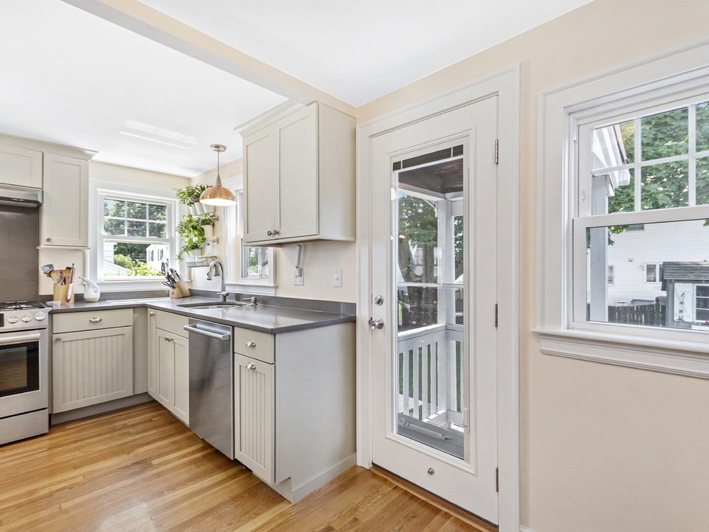 16 Douglas Road Waltham, MA 02453 - Photo 8 of 39 Gallery Image 8