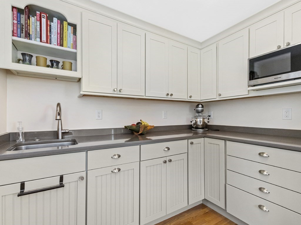 16 Douglas Road Waltham, MA 02453 - Photo 9 of 39 Gallery Image 9