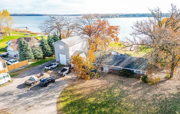 $1,800,000 | 9225 Lake Boulevard, Chisago City, MN 55013