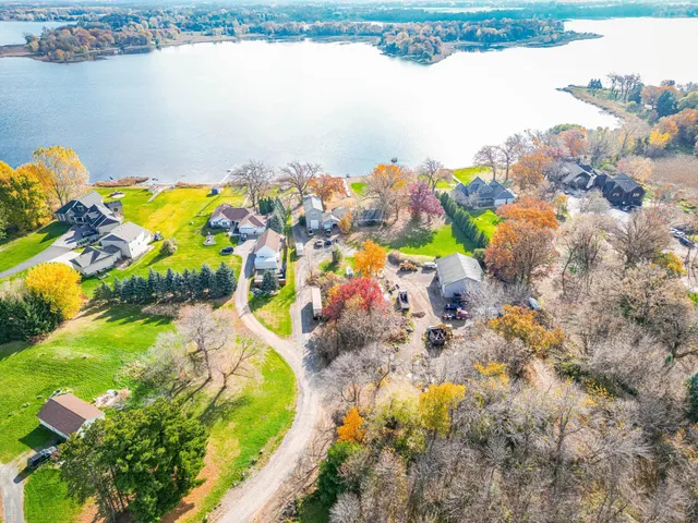 $1,800,000 | 9225 Lake Boulevard, Chisago City, MN 55013
