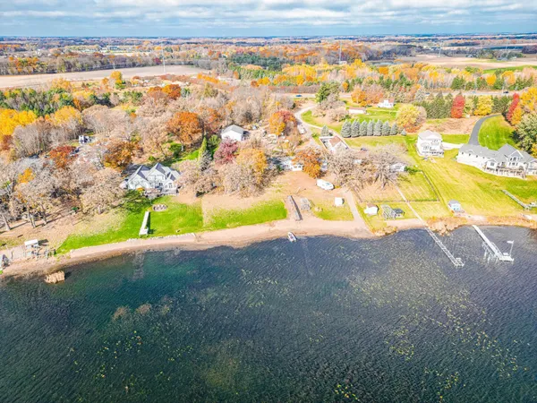 $1,800,000 | 9225 Lake Boulevard, Chisago City, MN 55013