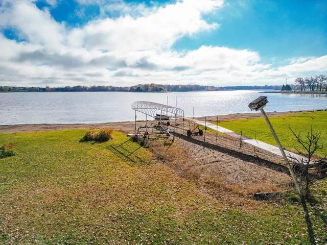 $1,800,000 | 9225 Lake Boulevard, Chisago City, MN 55013