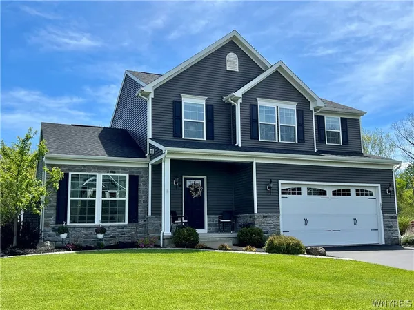 $529,900 | 11 Airmont Drive, Orchard Park, NY 14127