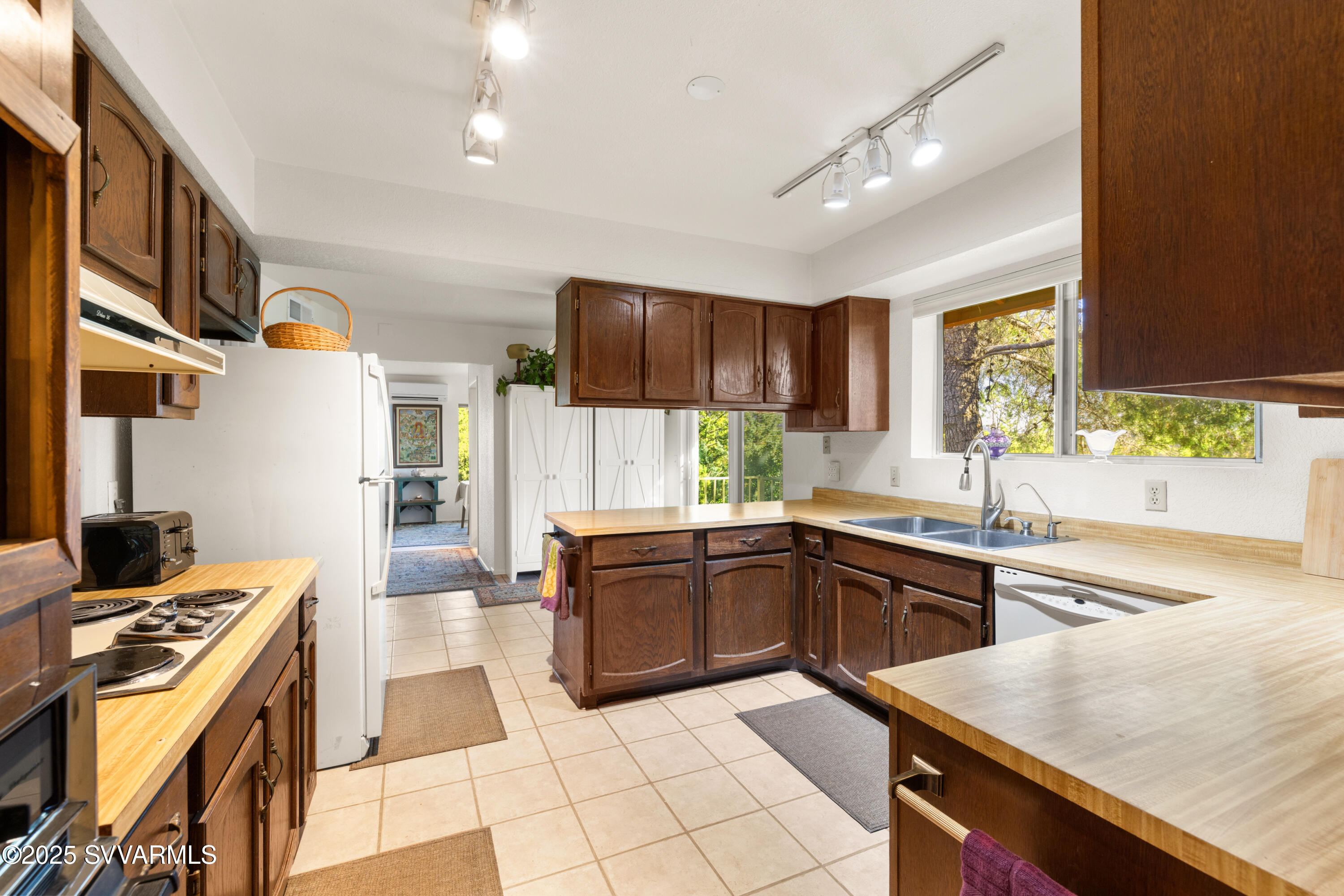 750 Dry Creek Road Sedona, AZ 86336 - Photo 35 of 67 Kitchen