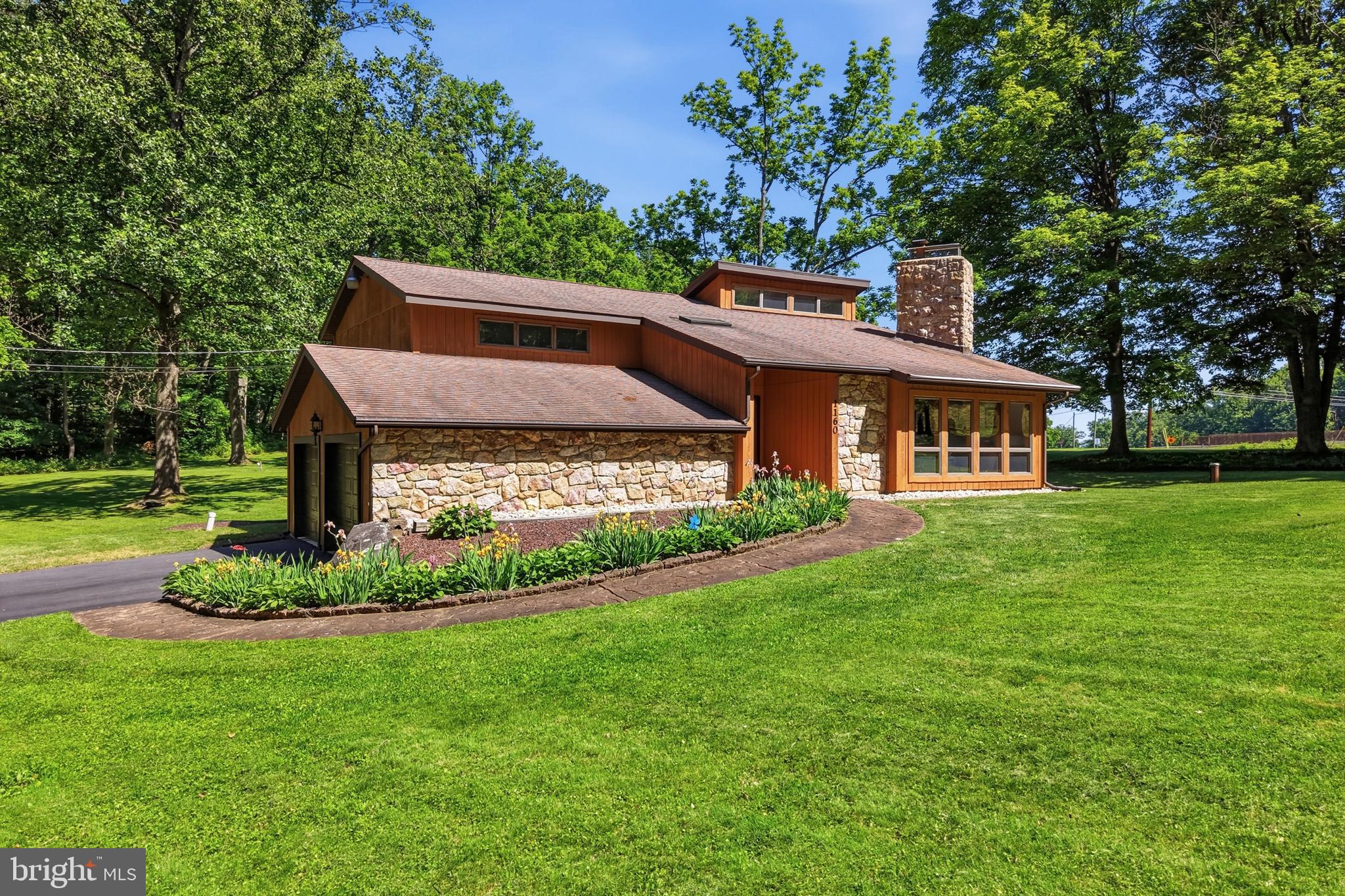1160 Skymount Road Green Lane, PA 18054 - Photo 3 of 61 Gallery Image 3