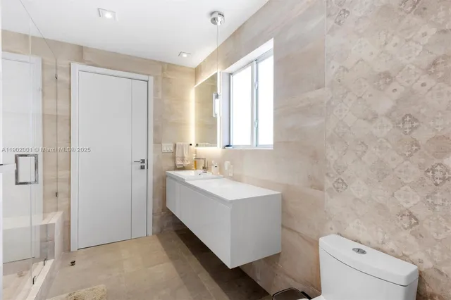 $2,250,000 | 11325 Northwest 66th Street, Doral, FL 33178