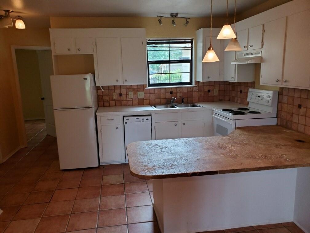 2882 Mackey Lane Shreveport, LA 71118 - Photo 5 of 13 a kitchen with a sink a stove a refrigerator and cabinets