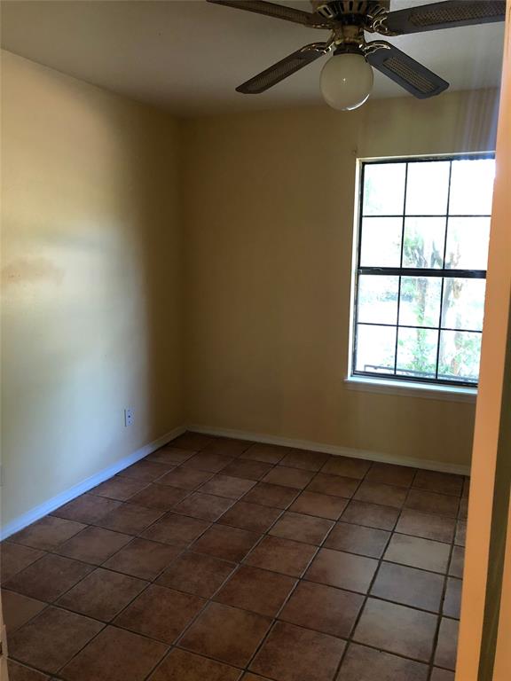 2882 Mackey Lane Shreveport, LA 71118 - Photo 8 of 13 an empty room with a window