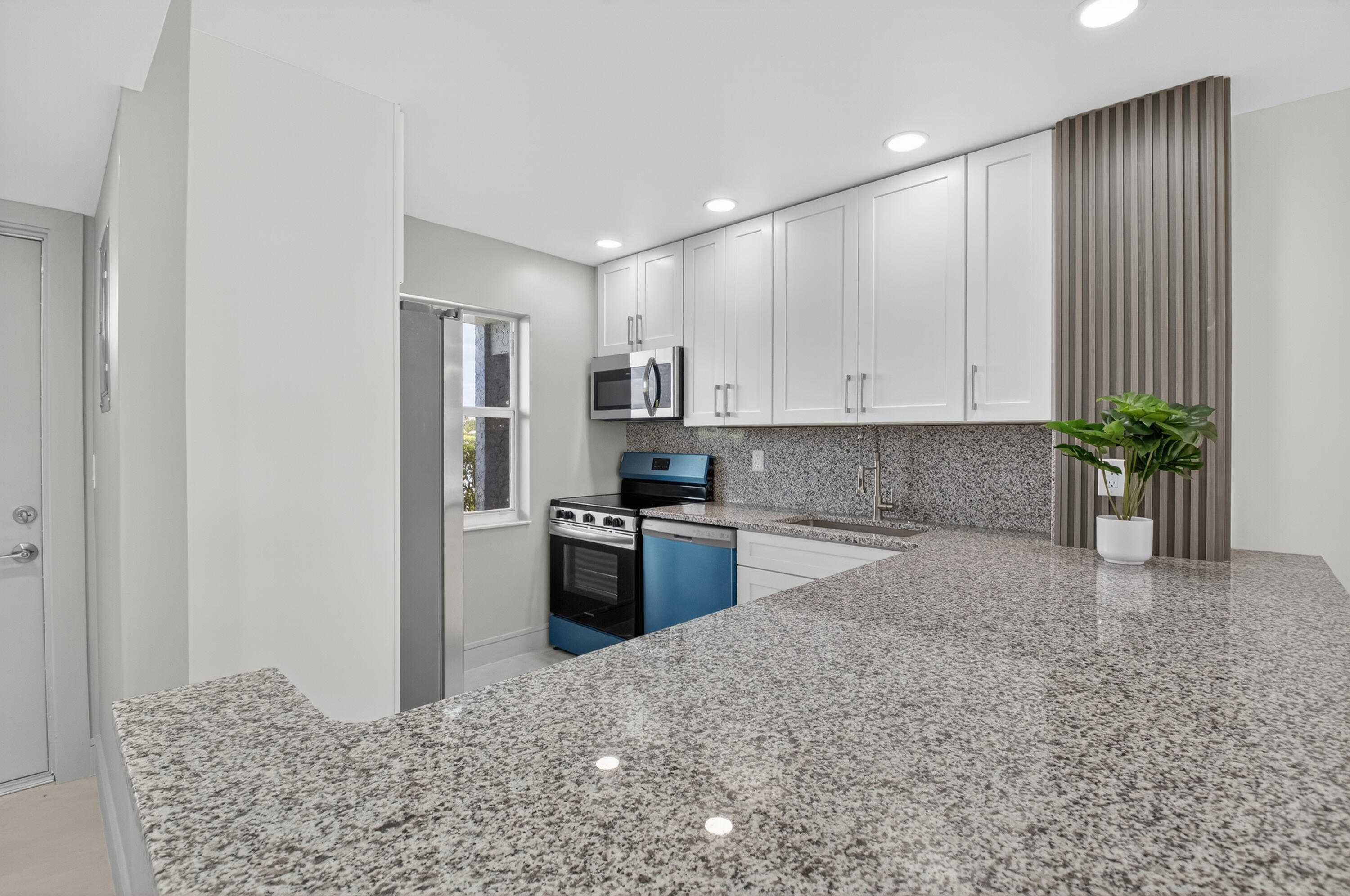 9880 Marina Boulevard, Unit 1509 Boca Raton, FL 33428 - Photo 7 of 43 15-print-033_DSC_0578