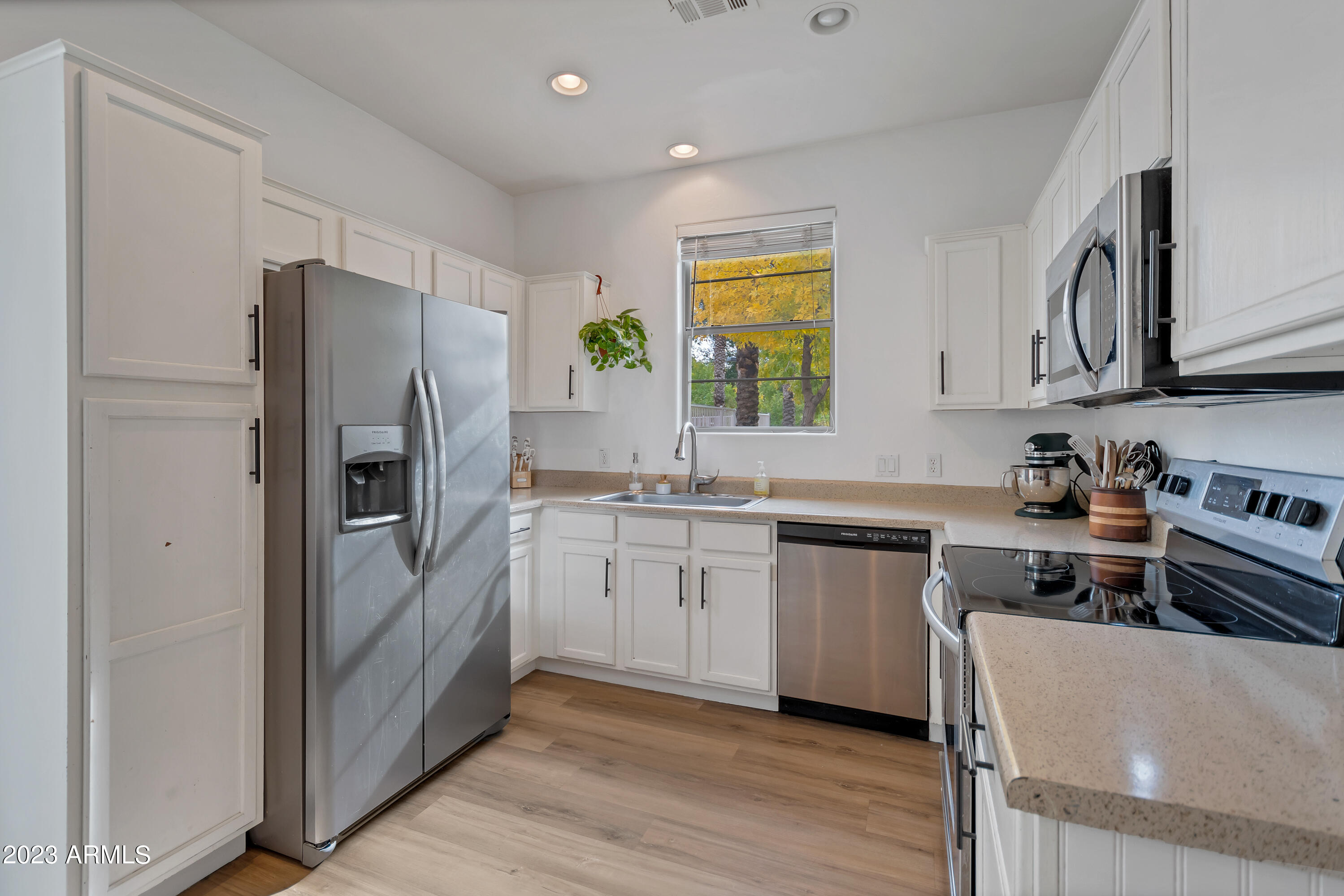451 South Hawes Road, Unit 75 Mesa, AZ 85208 - Photo 9 of 27 Kitchen