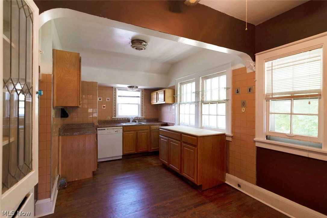 3354 Ashby Road Cleveland, OH 44120 - Photo 24 of 35 Top unit kitchen