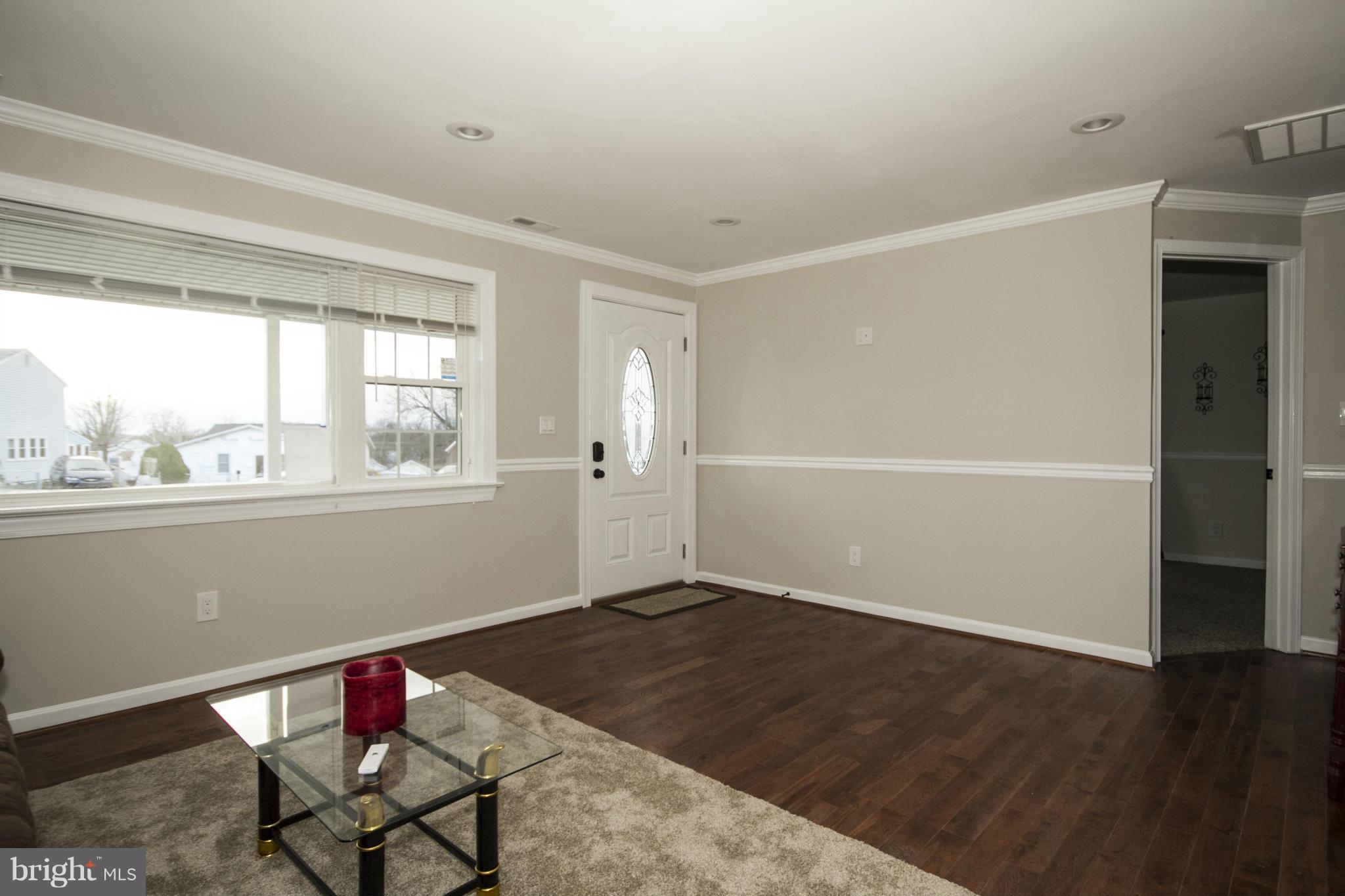 30 Compass Road Baltimore, MD 21220 - Photo 6 of 21 Living Room