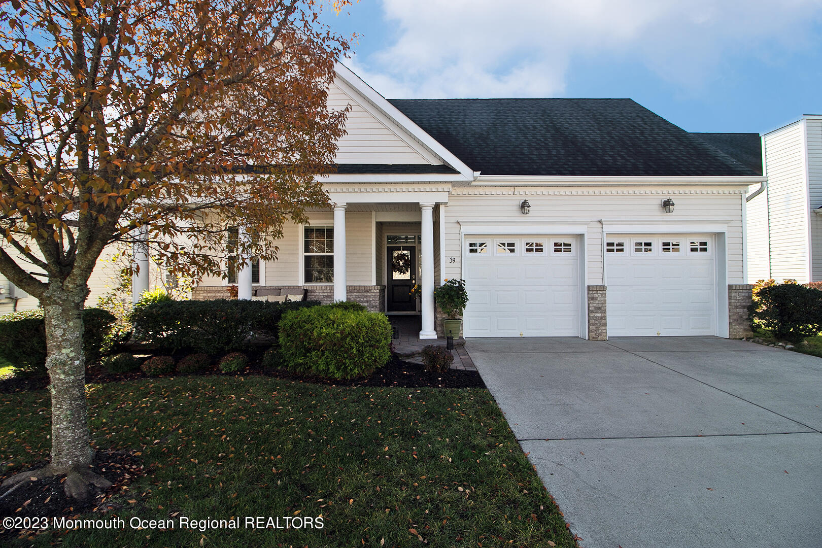 a view of a house with a yard