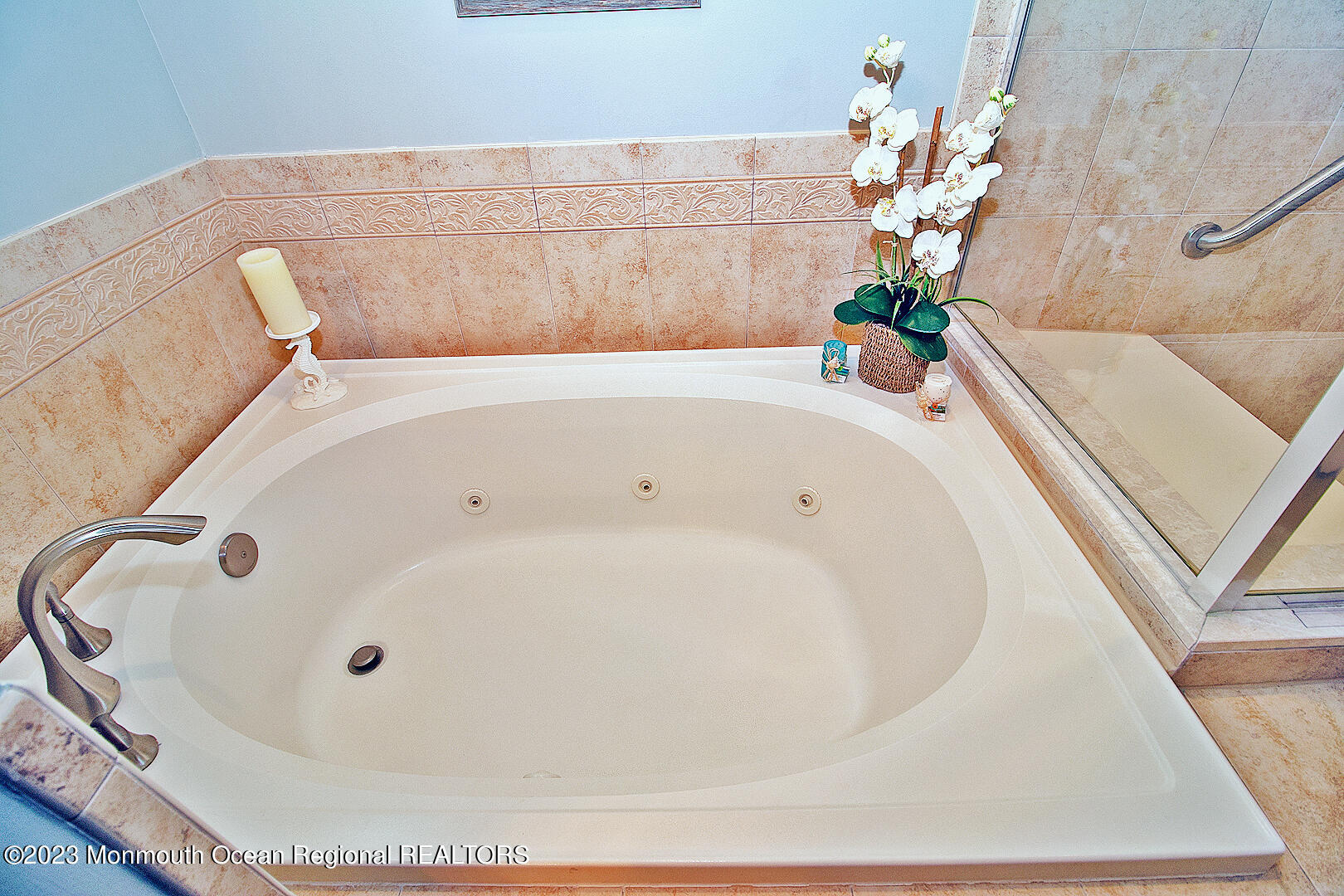 39 Bayville Way Waretown, NJ 08758 - Photo 40 of 55 a bathroom with a white tub