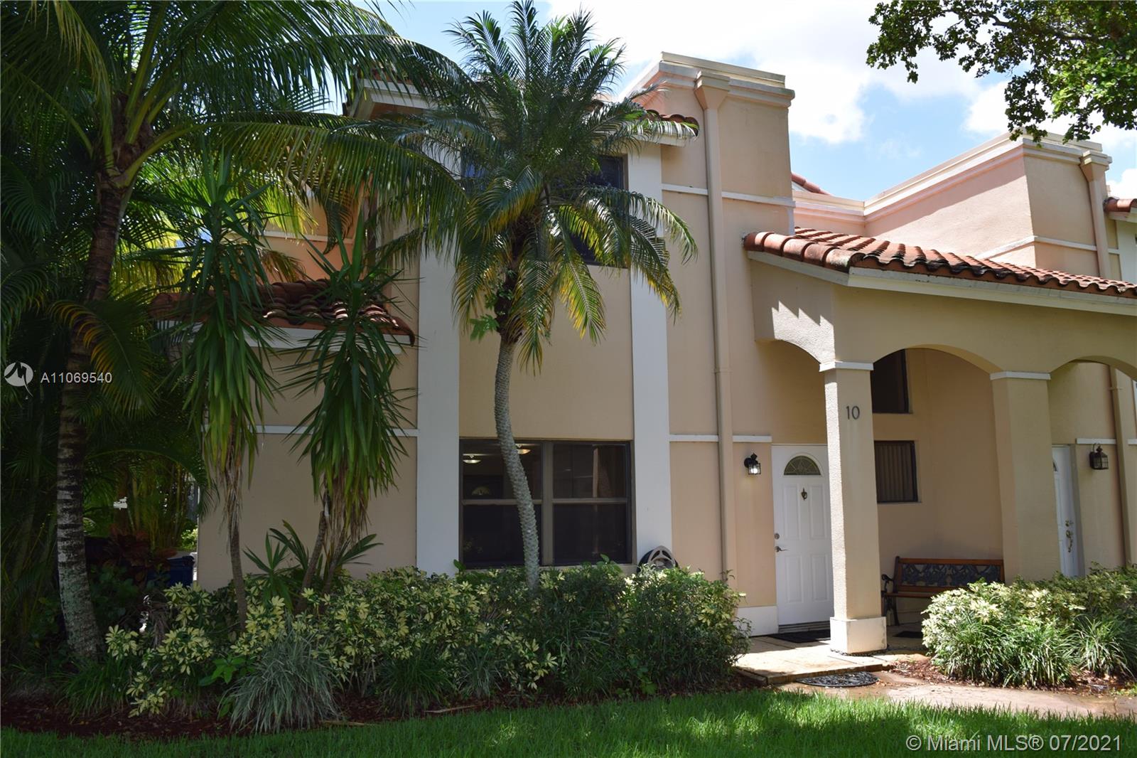 579 Racquet Club Road, Unit 10 Weston, FL 33326 - Photo 2 of 31