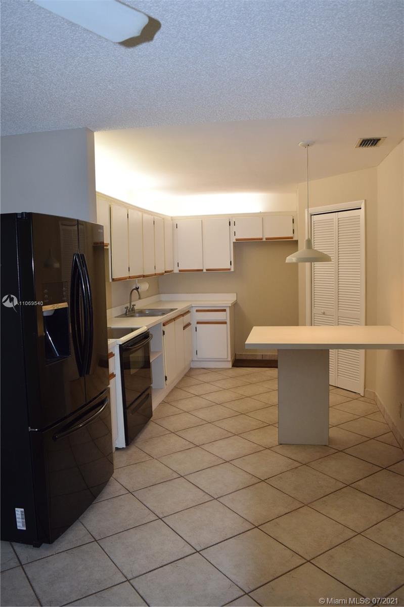 579 Racquet Club Road, Unit 10 Weston, FL 33326 - Photo 15 of 31