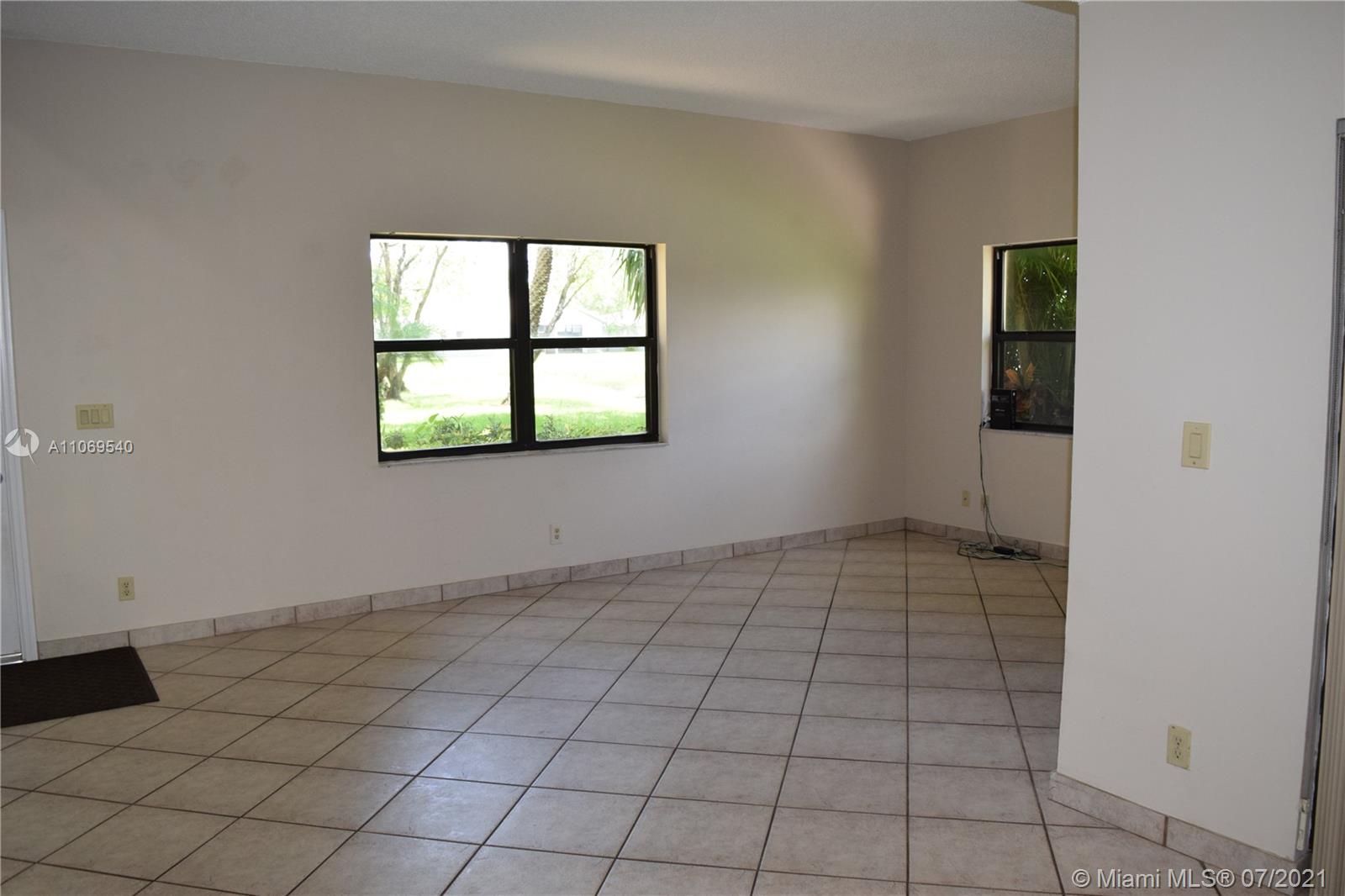 579 Racquet Club Road, Unit 10 Weston, FL 33326 - Photo 17 of 31