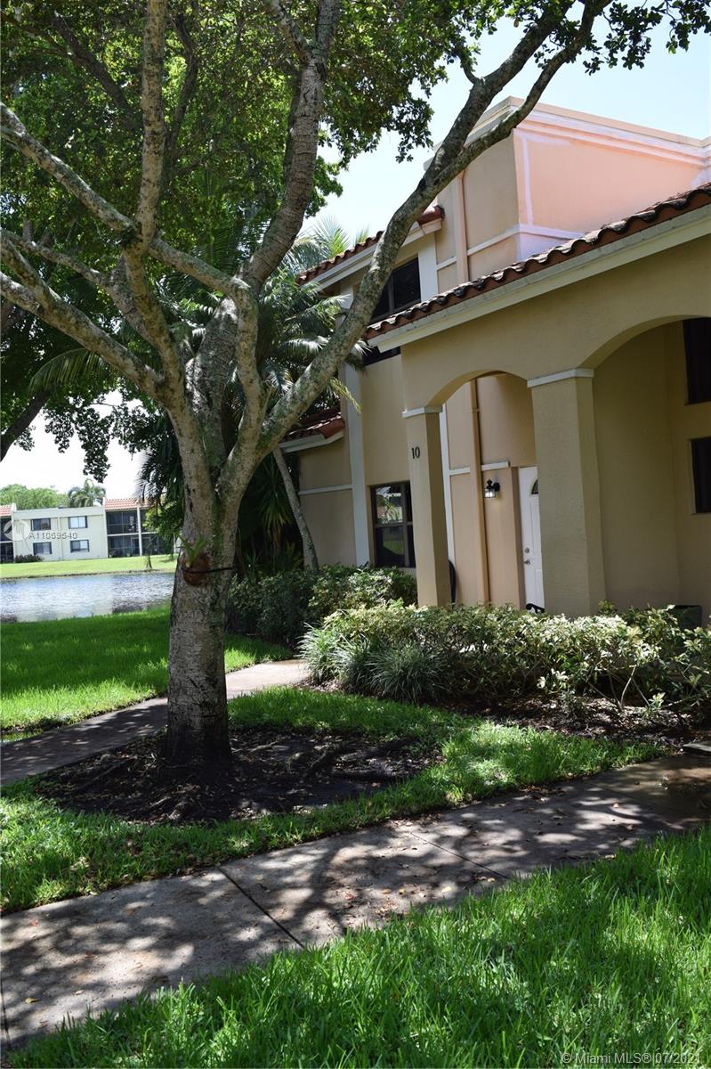 579 Racquet Club Road, Unit 10 Weston, FL 33326 - Photo 3 of 31