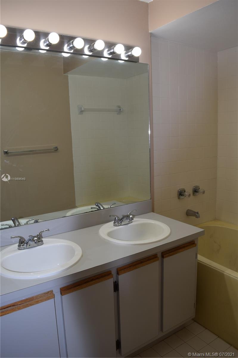 579 Racquet Club Road, Unit 10 Weston, FL 33326 - Photo 25 of 31