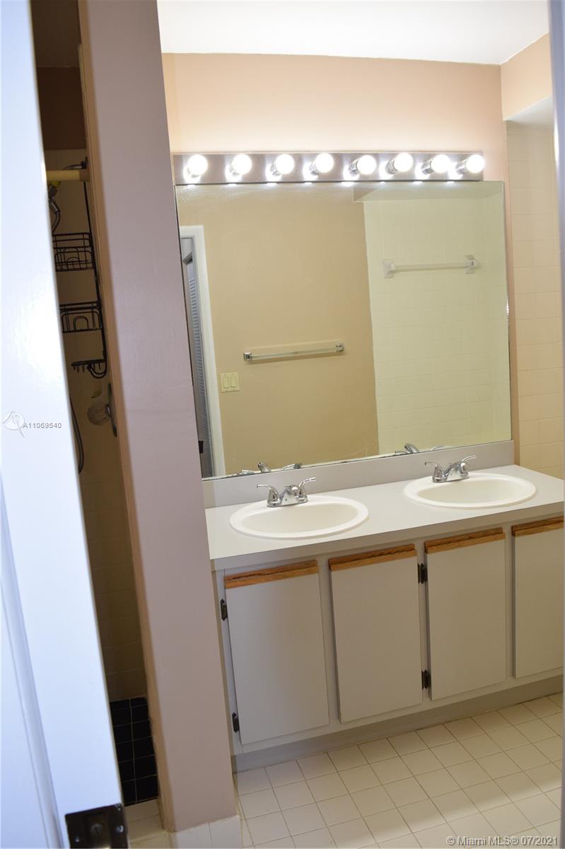 579 Racquet Club Road, Unit 10 Weston, FL 33326 - Photo 27 of 31