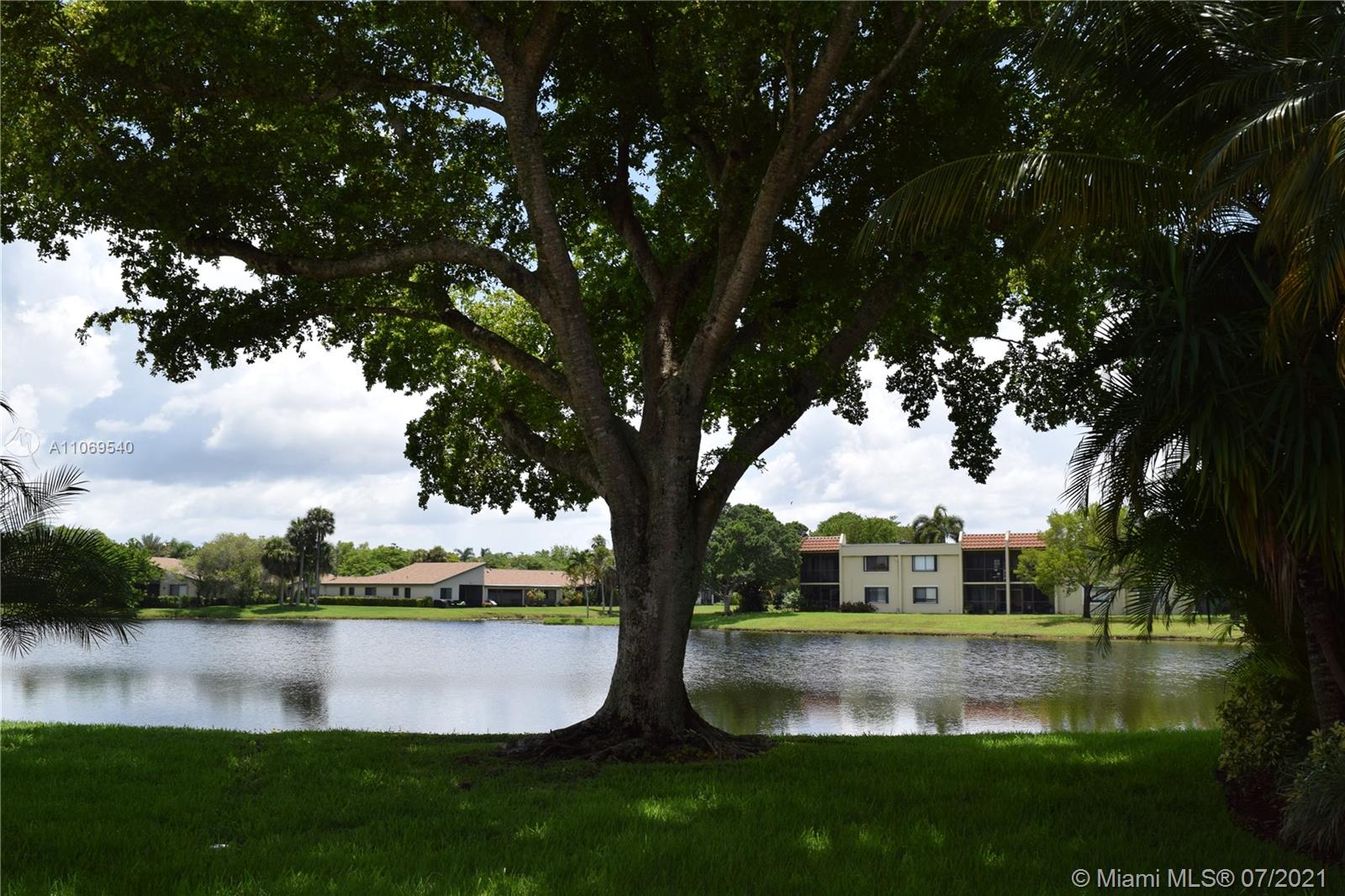 579 Racquet Club Road, Unit 10 Weston, FL 33326 - Photo 4 of 31