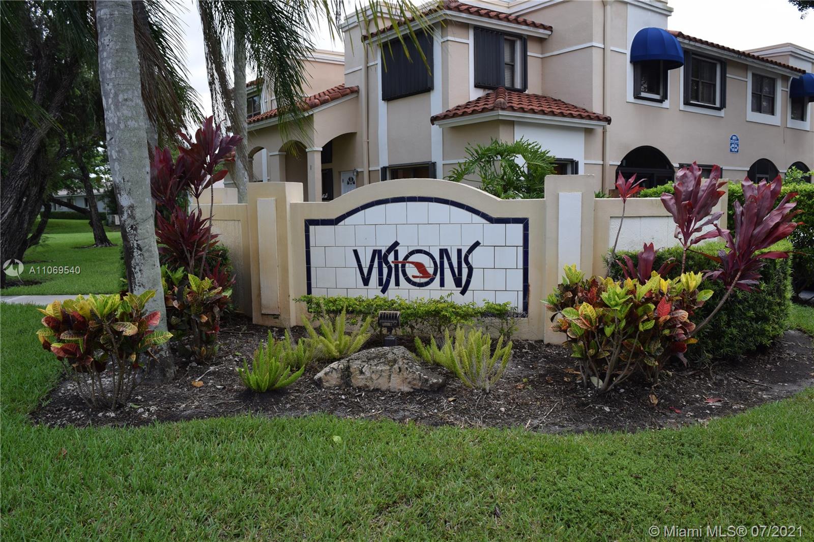 579 Racquet Club Road, Unit 10 Weston, FL 33326 - Photo 5 of 31