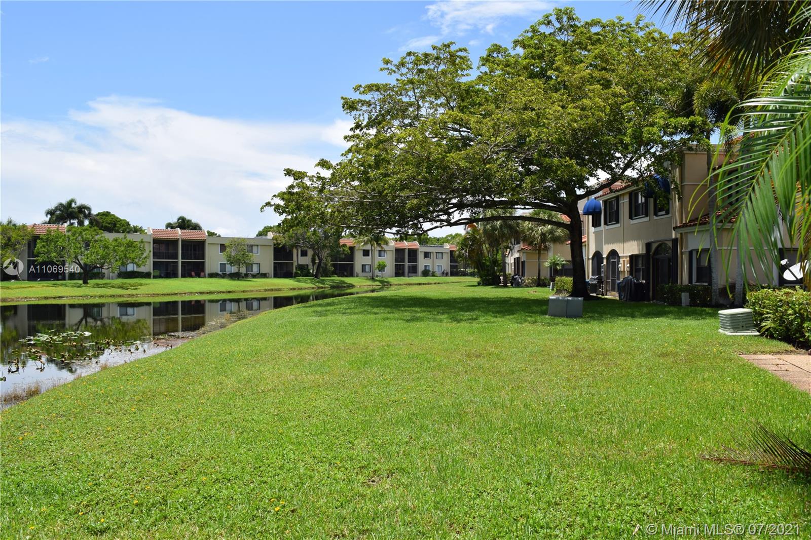 579 Racquet Club Road, Unit 10 Weston, FL 33326 - Photo 7 of 31