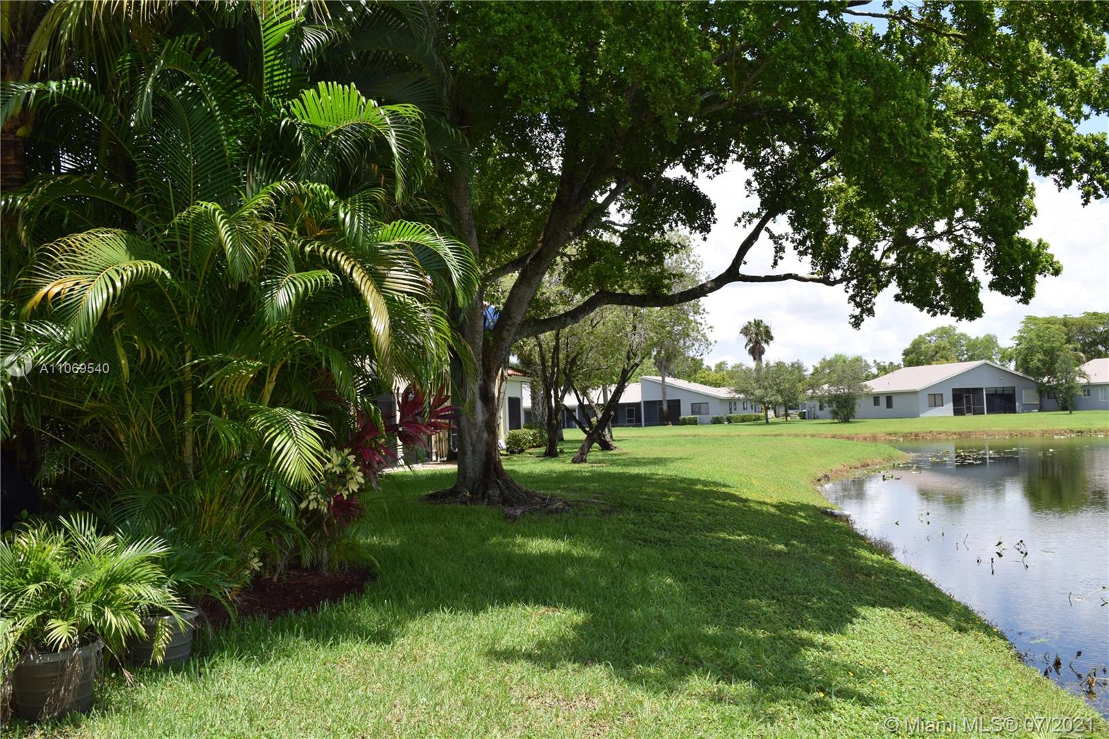 579 Racquet Club Road, Unit 10 Weston, FL 33326 - Photo 8 of 31