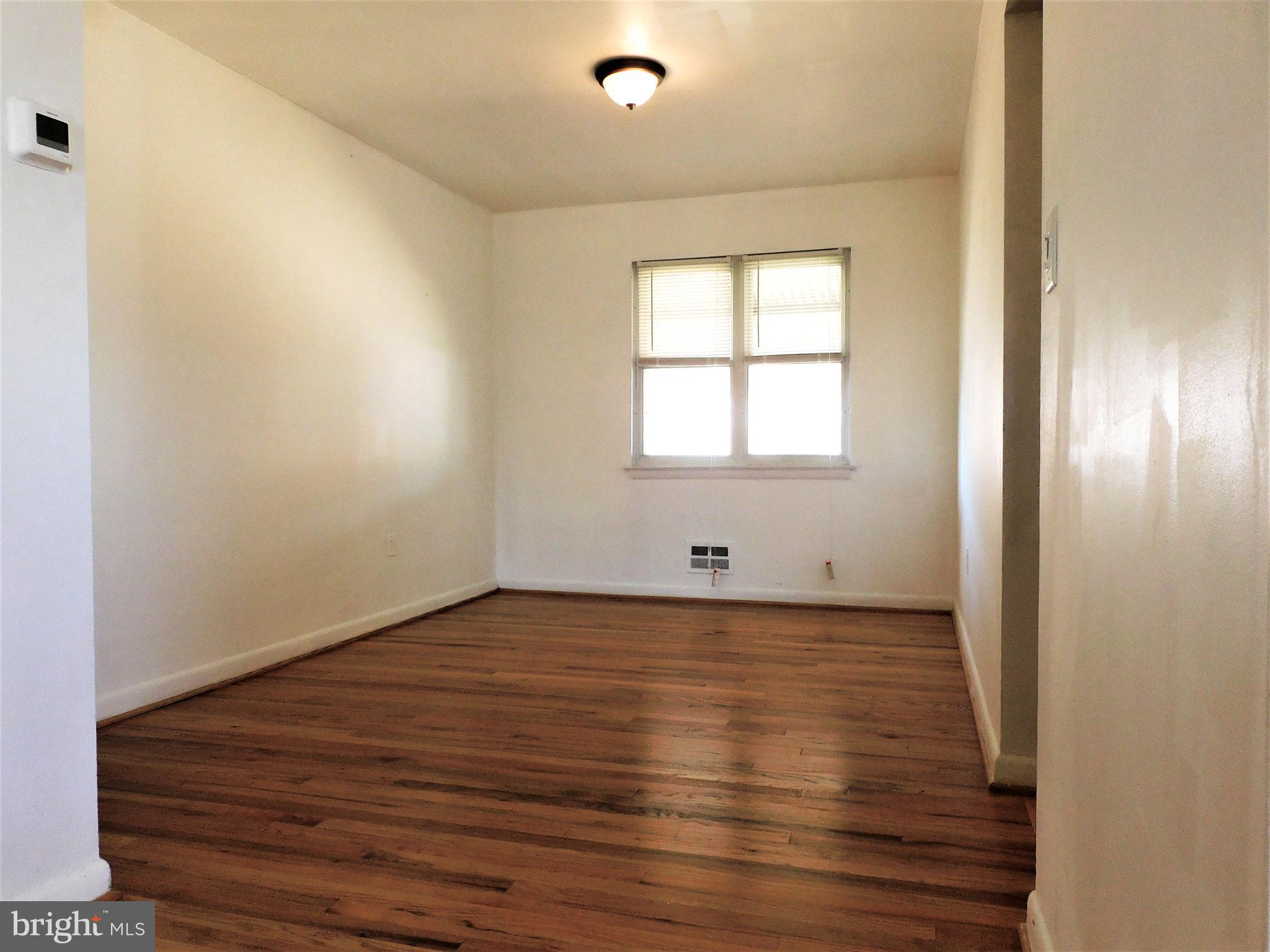 616 Queensgate Road Baltimore, MD 21229 - Photo 11 of 31 Dining room