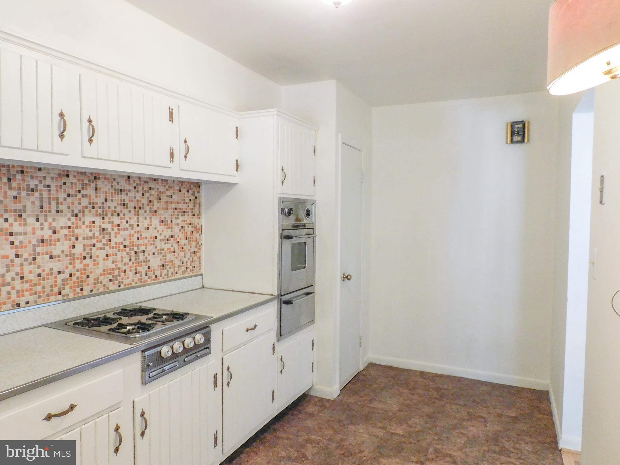 616 Queensgate Road Baltimore, MD 21229 - Photo 13 of 31 Kitchen with pantry