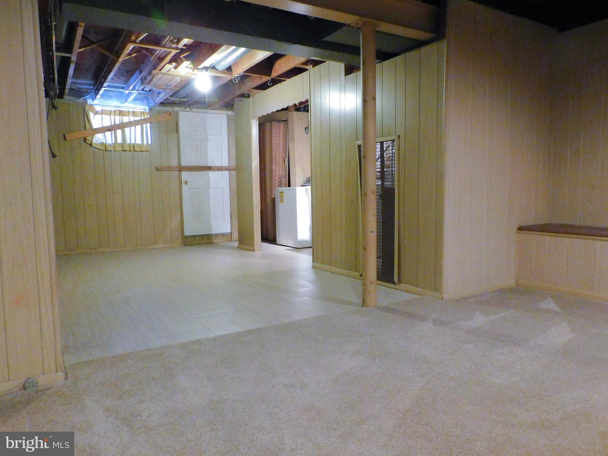 616 Queensgate Road Baltimore, MD 21229 - Photo 24 of 31 Family room