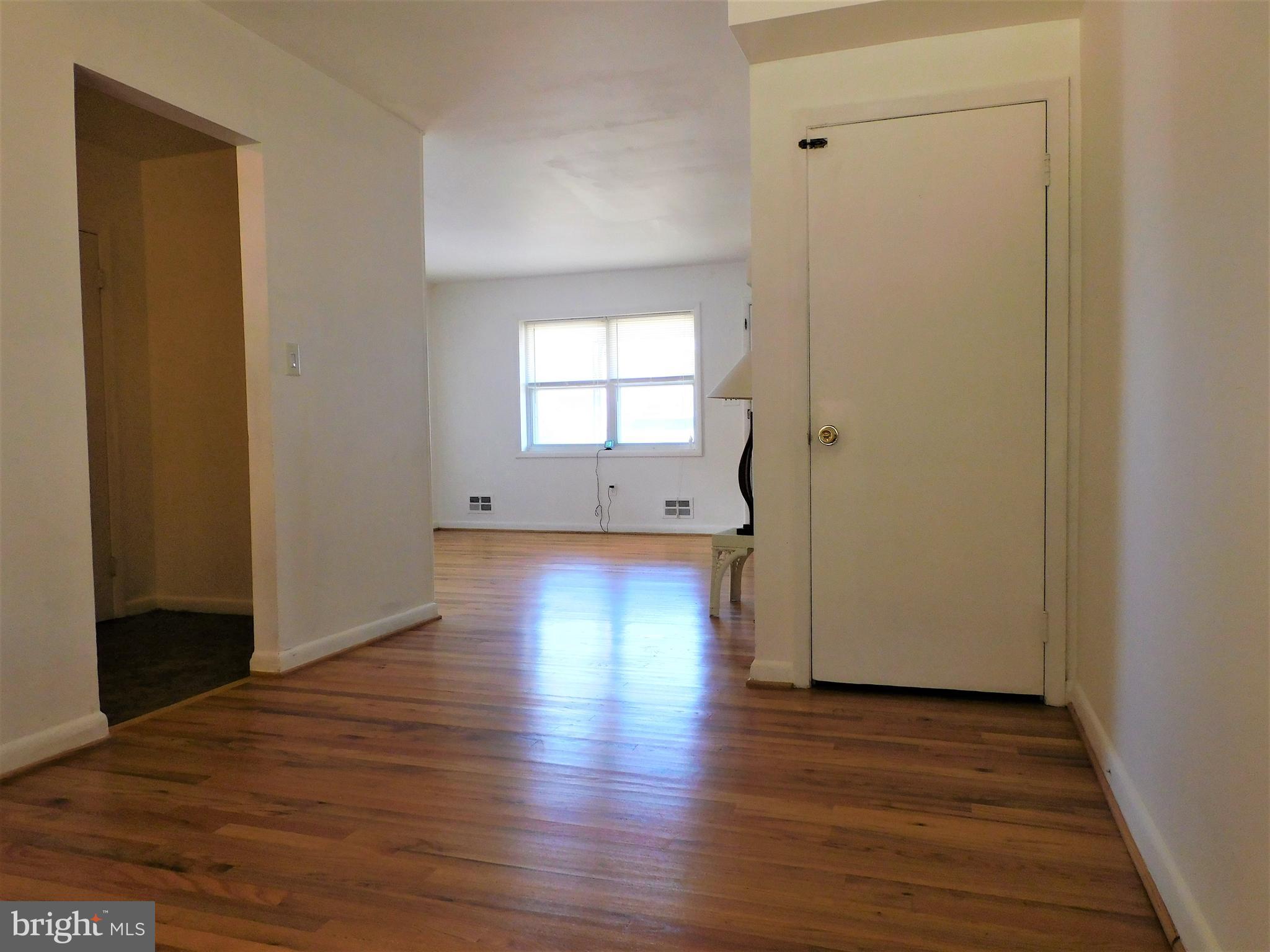616 Queensgate Road Baltimore, MD 21229 - Photo 10 of 31 Spacious dining room w/ hardwood floors