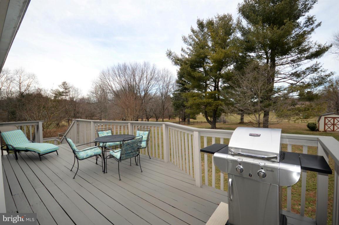 4202 High Ridge Road Haymarket, VA 20169 - Photo 17 of 30 Deck