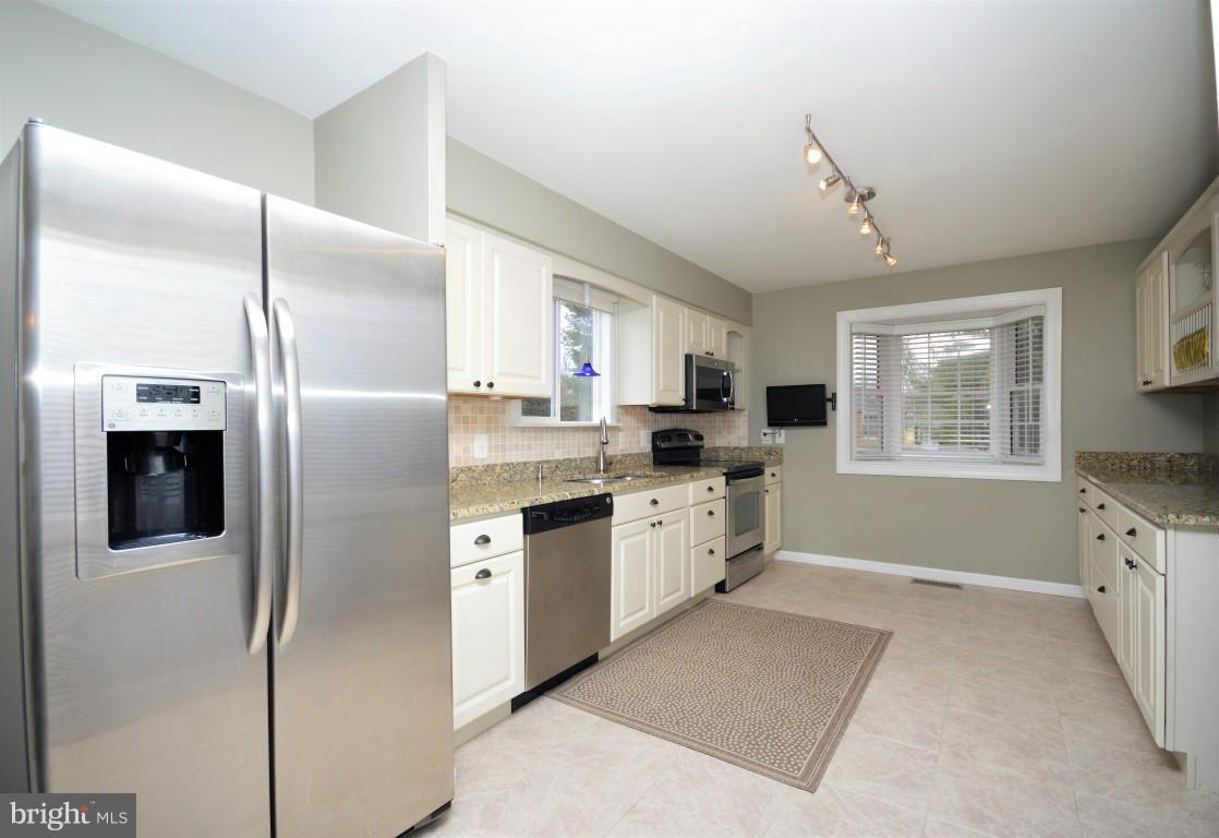 Kitchen with Granite