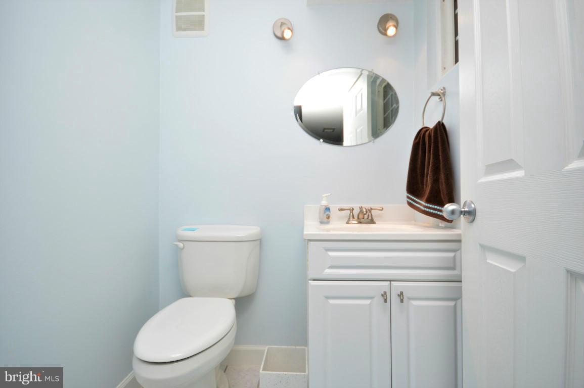 4202 High Ridge Road Haymarket, VA 20169 - Photo 23 of 30 Bath