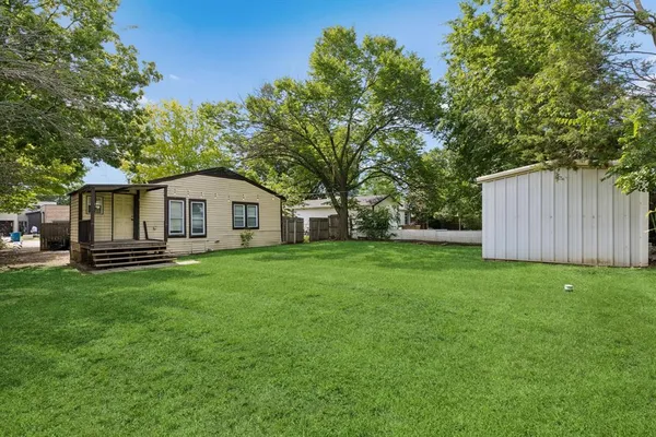 $399,000 | 1120 South Pine Street, Grapevine, TX 76051