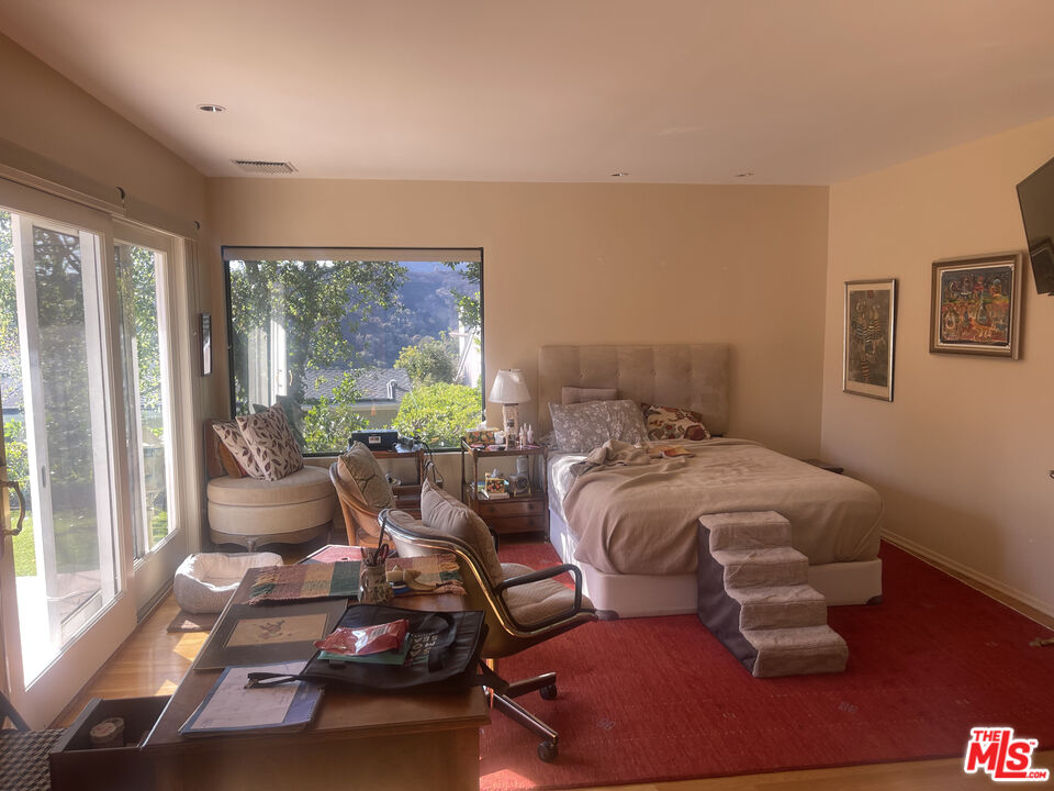 2027 Westridge Road Los Angeles, CA 90049 - Photo 19 of 44 Gallery Image 19