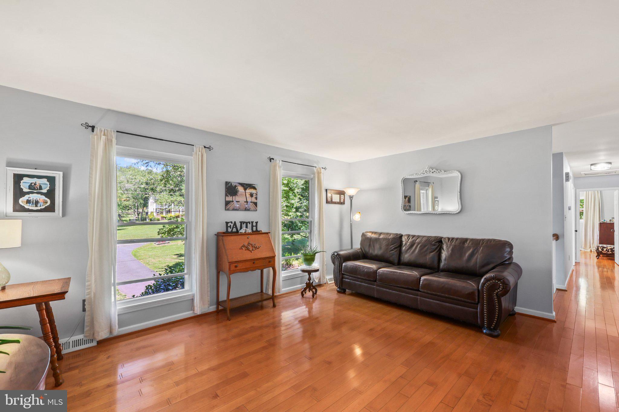 7357 Auburn Mill Road Warrenton, VA 20187 - Photo 4 of 35 Bright and inviting living space.