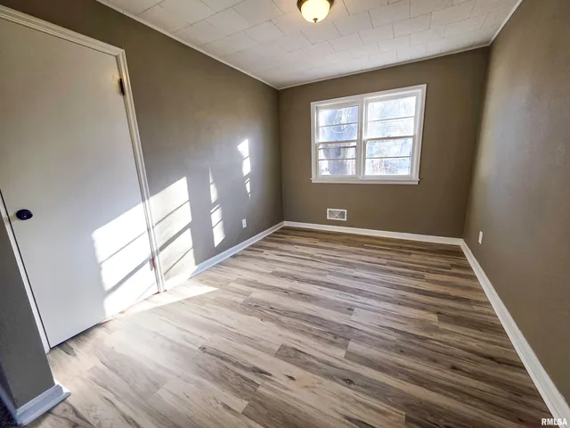 $145,000 | 110 Hickory Street, Flora, IL 62839