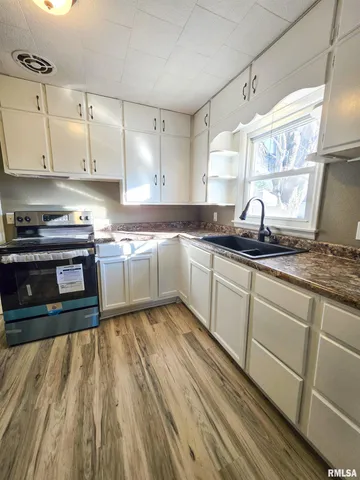 $145,000 | 110 Hickory Street, Flora, IL 62839