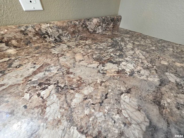 $145,000 | 110 Hickory Street, Flora, IL 62839