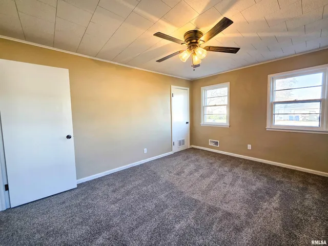 $145,000 | 110 Hickory Street, Flora, IL 62839