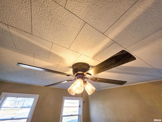 $145,000 | 110 Hickory Street, Flora, IL 62839