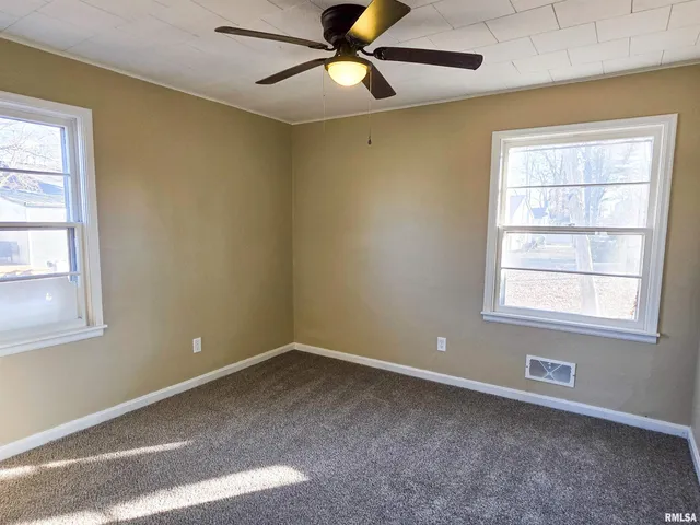 $145,000 | 110 Hickory Street, Flora, IL 62839