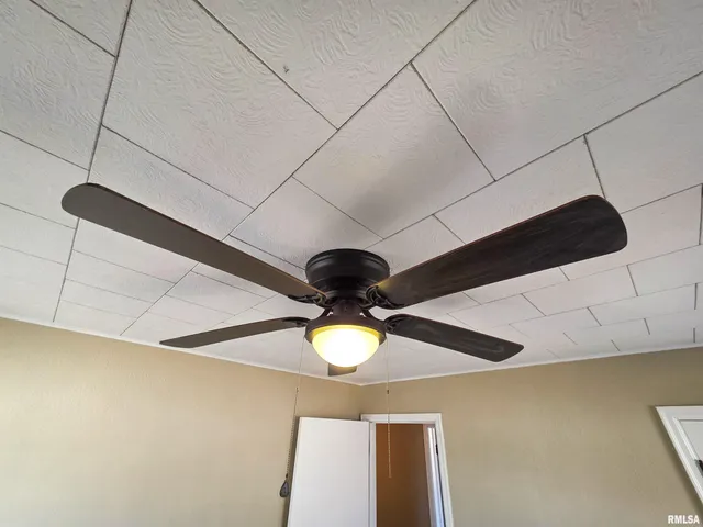 $145,000 | 110 Hickory Street, Flora, IL 62839