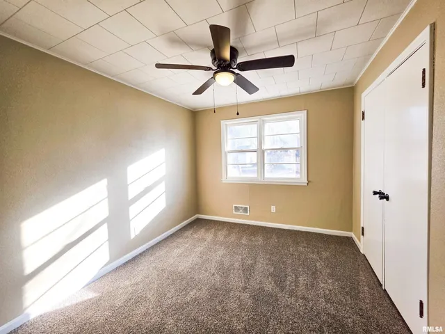 $145,000 | 110 Hickory Street, Flora, IL 62839